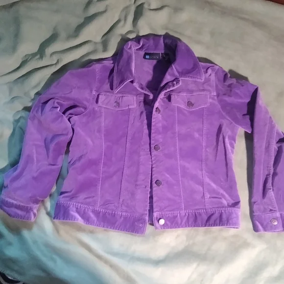 Purple "Velvet" Jacket Trucker Profile Size Large Brand Is (r)relativity EUC - Picture 1 of 13